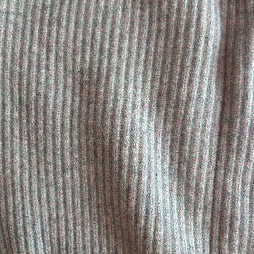 Caron Callahan Gray Ribbed V‑Neck Sweater - Picture 3 of 3